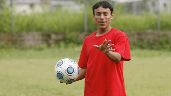 Javier Portillo firmó dos años con Olimpia