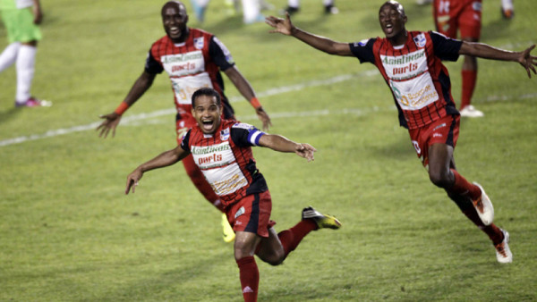 Marathón decepciona y el Savio le remonta