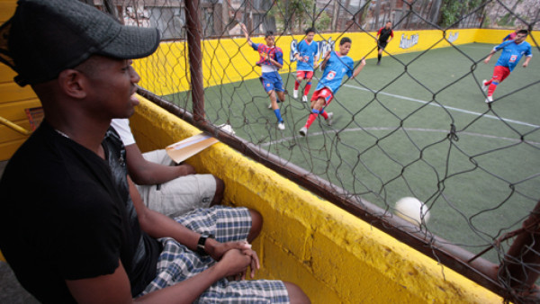 El lado solidario de Boniek García