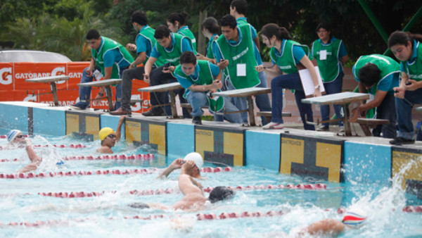 Delfines brilla y es líder del Centroamericano de Natación