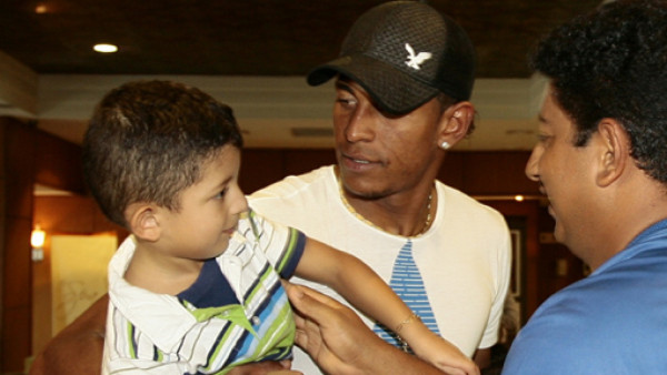 Carlo Costly revela que pronto será papá