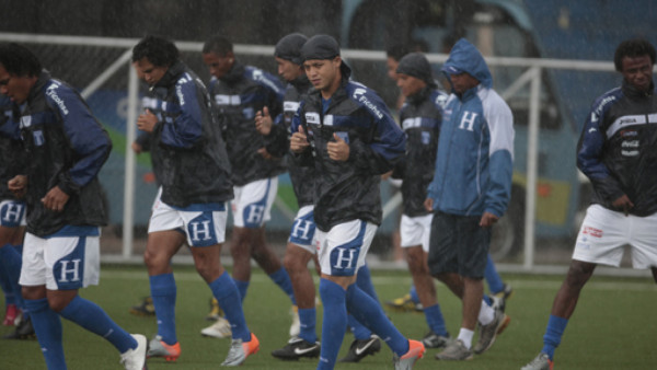 La Selección entrenó bajo lluvia