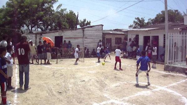 Las 21 reglas del fútbol callejero que nadie olvida