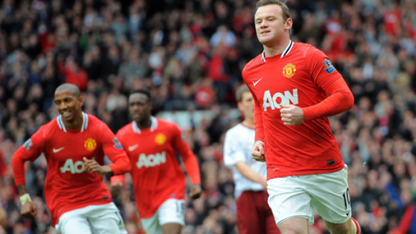 Manchester United mantiene la distancia con su vecino