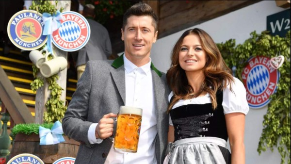 La preciosa novia de Mario Götze eclipsa a todos en el Okotoberfest