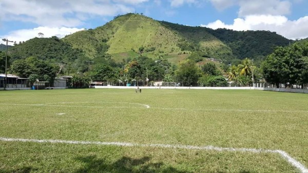 FOTOS: Exóticas canchas en Honduras donde juegan fútbol burocrático