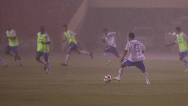 La lluvia y los rayos corrieron a Honduras