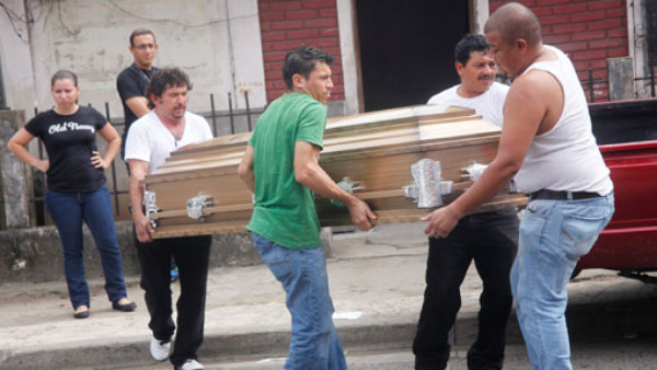 Asesinan a hermano del futbolista Emil Martínez