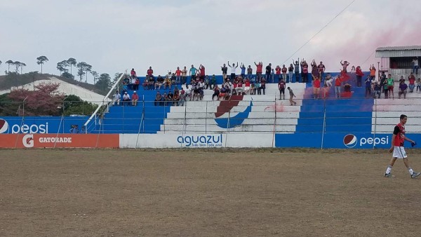 El pésimo estado en el que se encuentra la cancha del estadio Sergio Reyes de Santa Rosa de Copán