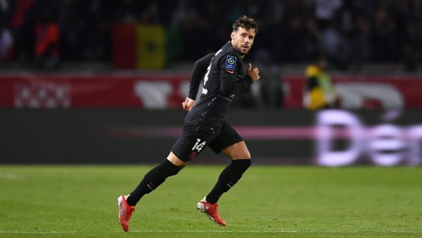 El viaje le dio hambre: así fue captado Messi con Antonela Roccuzzo en el triunfo del PSG; Mbappé recibe regalito