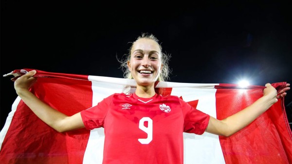 Jordyn Huitema, la preciosa delantera del PSG que conquistó a figura del Bayern Múnich