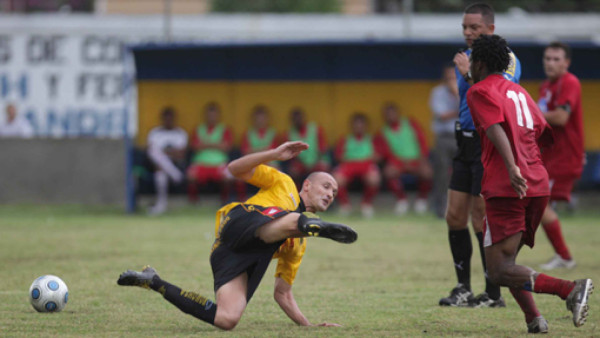 Sigue la maldición del Real España