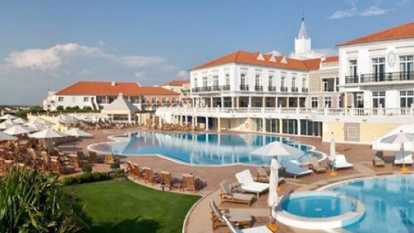 Hotel de lujo y playa privada, la 'cura' de Cristiano