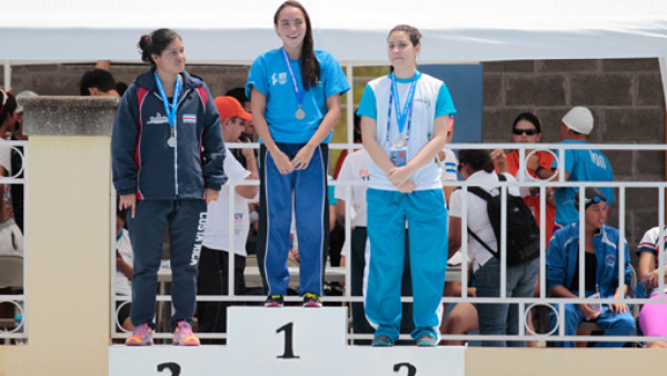 Natación inicia Juegos Universitarios bañada en oro