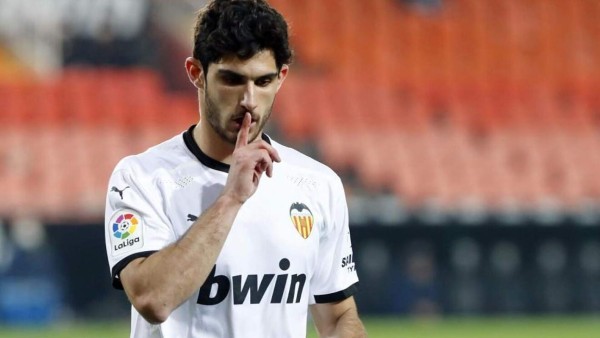 Fichajes: El nuevo DT que se acerca al Barcelona, barrida en el Real Madrid y Messi es noticia