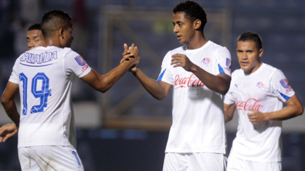 Olimpia golea al Vida y mantiene liderato