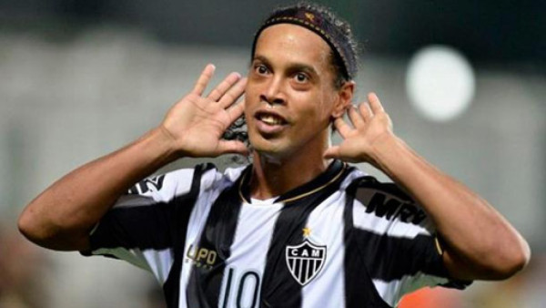 Ronaldinho: 'Me gustaría retirarme en el PSG”
