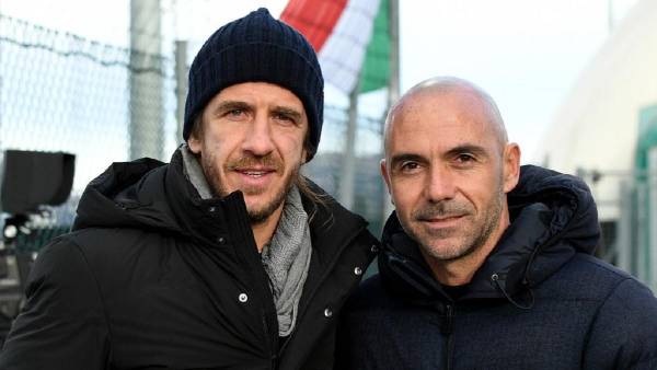 Iván de la Peña estuvo en las oficinas del Real Madrid para negociar a otro jugador que representa, explicó Marca.