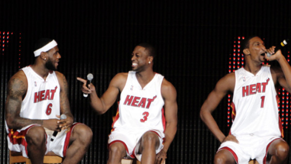 LeBron James fue presentado en los Heats