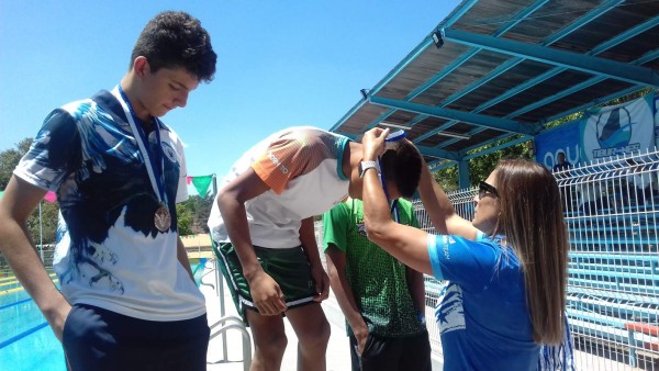 Alegría y deportivismo: Las mejores imágenes del campeonato nacional de natación
