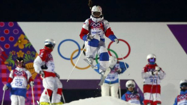 Esquiadora rusa María Komissárova se lesiona gravemente su columna