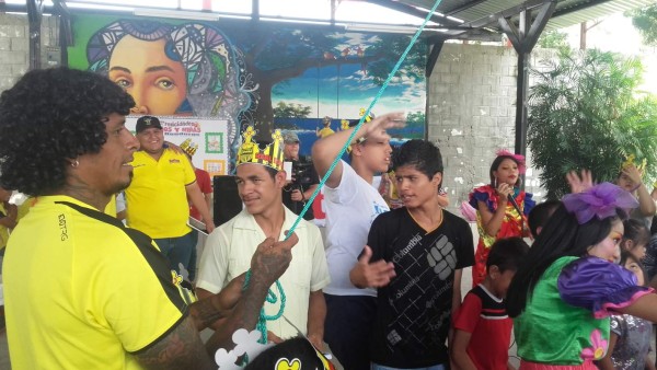 FOTOS: Real España consiente a los reyes de la casa en su día