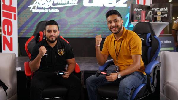 Carlos Tábora y Javier Castellanos dejaron para la final el mejor partido del Rey del Fifón que tuvo un cierre de DIEZ. FOTO: Mauricio Ayala