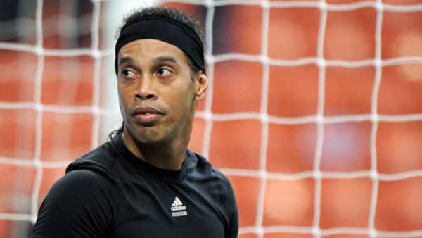 Si Ronaldinho sale, Ibra entra