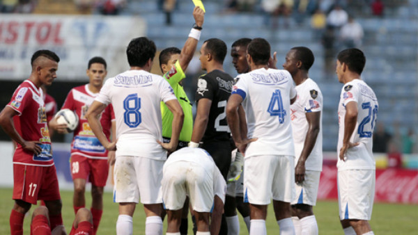Olimpia empata y se va hasta el repechaje