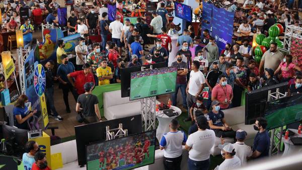 Así se vivió el primer día del Rey del Fifón 2022 en el Food Court del City Mall. FOTO: Mauricio Ayala