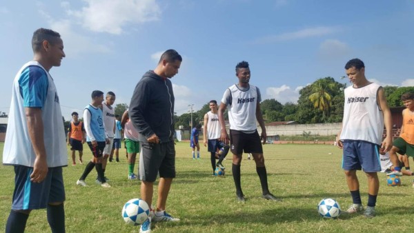 FICHAJES: Marathón ya espera a Costly y Peñarol busca a dos hondureños