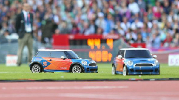 'Mini' carros asisten a los atletas en Juegos Olímpicos