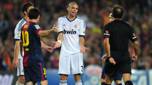 Pepe llama 'teatreros' a jugadores del Barcelona