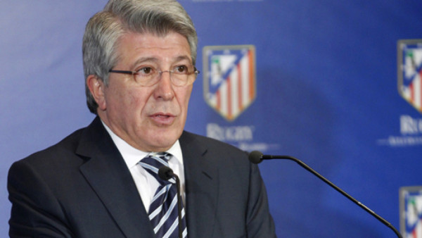 Presidente del Atlético responde a Florentino con la servilleta a Falcao