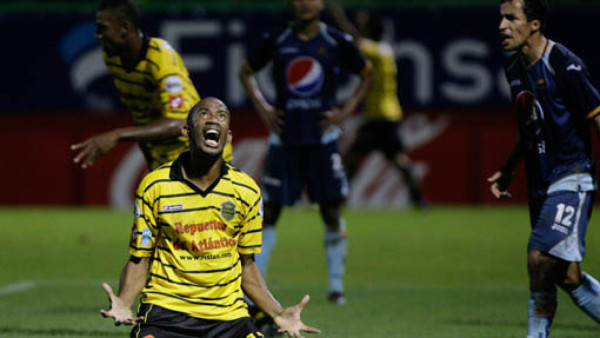 ¡Motagua vence al R. España y está vivo!