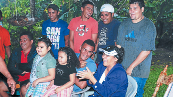 Tulián recibió como rey a Carlos Will