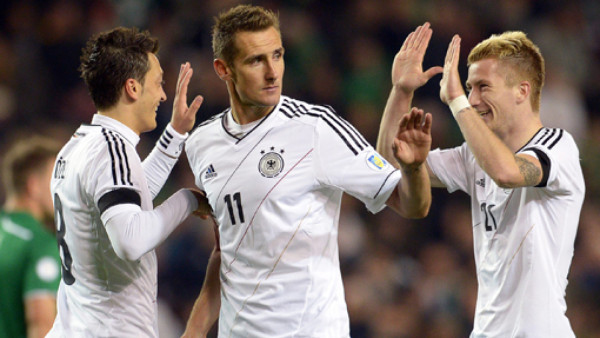 Alemania golea y da cátedra de fútbol en Irlanda