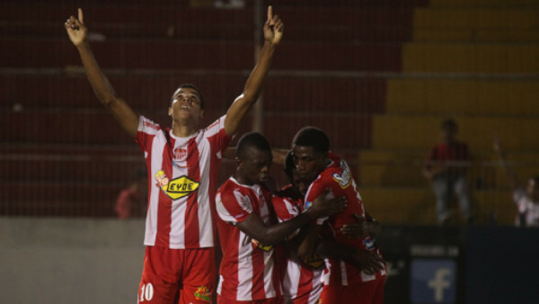 Vida logra la remontada ante Savio