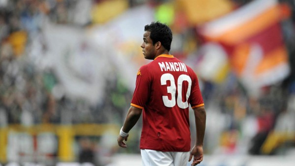 ¡Varios son entrenadores! Lo jugadores de la Roma con los que compartió Edgar Álvarez