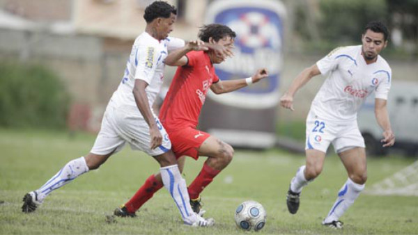 Olimpia se baja al Necaxa de la cima