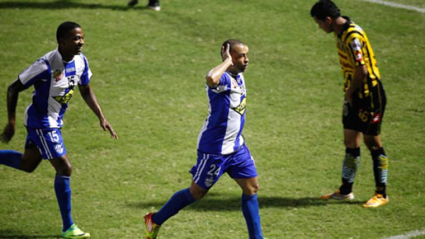 Victoria derrumba más al Real España