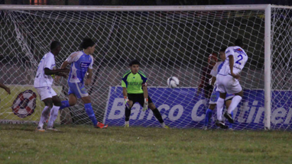 Deportes Savio y Victoria tuvieron un opaco debut