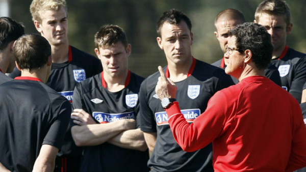 Capello seguirá como DT de Inglaterra