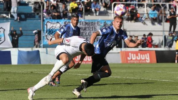 Sebastián Hernández es un central zurdo de 28 años. Es de nacionalidad argentina.