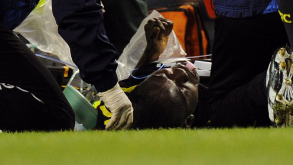 Muamba está en 'estado crítico'