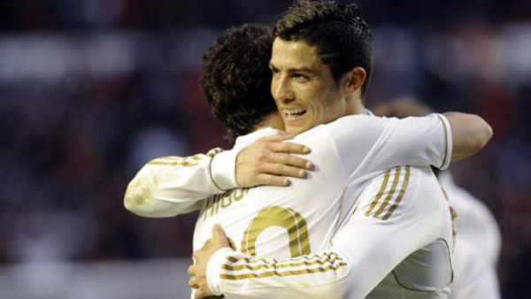 Real Madrid se paseó por Pamplona y goleó al Osasuna