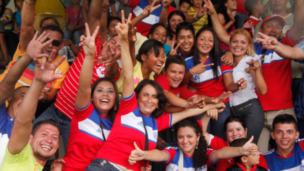 Ambiente de primera en el Municipal-Parrillas One