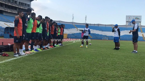 FOTOS: Risas, bromas y pastel en reconocimiento de cancha de Motagua y Managua