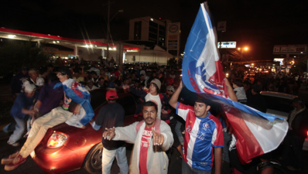 La afición olimpista festeja a lo grande la Copa 24