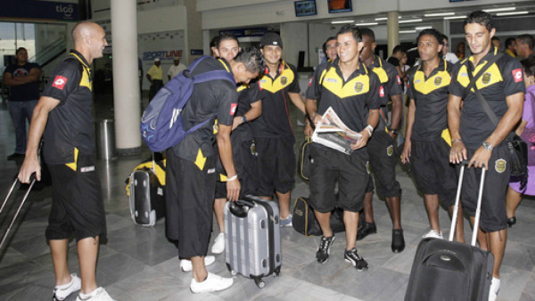 Real España no pudo salir de Denver